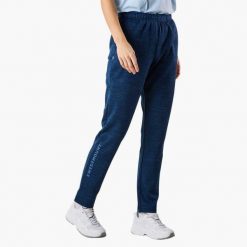 Spodnie treningowe damskie Swedemount Training Logo Pants II. Niebieskie spodnie dresowe damskie SWEDEMOUNT, bez wzorów, z dresówki, sportowe, do biegania. Za 199.99 zł.