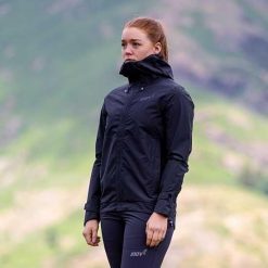 Kurtka przeciwdeszczowa damska Inov-8 Trailshell Jacket. Szare kurtki sportowe damskie Inov-8, s, bez wzorów, bez ramiączek, bez kaptura, trekkingowe. Za 560.99 zł.