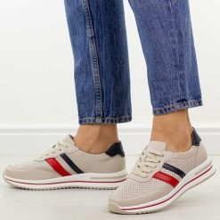 Beżowe ażurowe skórzane półbuty damskie S.Barski 7067. Brązowe półbuty damskie S.BARSKI, na jesień, w ażurowe wzory, z jeansu, casualowe, bez obcasa, na płaskiej podeszwie, bez zapięcia. Za 249.00 zł.