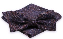 Fioletowo-Brązowa Mucha Męska -ALTIES- z Taką Samą Poszetką, w Orientalny Wzór. Brązowe krawaty i muchy Alties, bez wzorów, eleganckie. Za 54.00 zł.