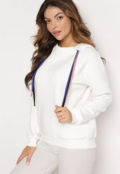 Biała Bluza z Kapturem i Ozdobnymi Sznurkami Cebele. Białe bluzy damskie Born2be, z aplikacjami, z bawełny, casualowe, bez ramiączek, z kapturem. Za 99.99 zł.