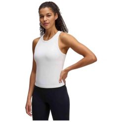 Top treningowy damski Under Armour Motion High Neck Tank. Białe topy damskie Under Armour, xl, bez wzorów, bez kołnierzyka, bez ramiączek. Za 109.99 zł.