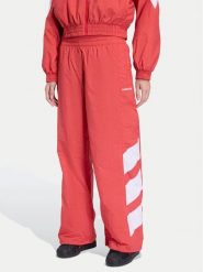 Adidas Spodnie dresowe Blocked Washed KD8791 Czerwony Loose Fit. Czerwone spodnie dresowe damskie Adidas, bez wzorów, z dresówki. Za 204.99 zł.