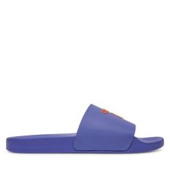 Klapki Guess. Fioletowe klapki męskie Guess, z aplikacjami, bez zapięcia. Za 109.99 zł.