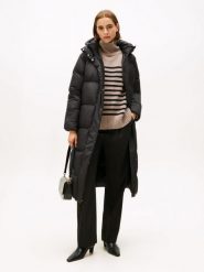 Tommy Hilfiger płaszcz puchowy Kobiety Sztuczne włókno czarny, M. Czarne płaszcze damskie Tommy Hilfiger, na zimę, m, bez wzorów, z puchu, bez kołnierzyka, bez kaptura. Za 1,199.95 zł.