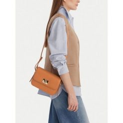 Torebka Nine West. Brązowe listonoszki damskie Nine West, bez wzorów, bez dodatków. Za 199.99 zł.