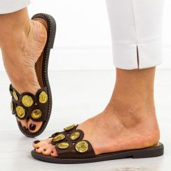Brązowe klapki damskie M.Daszyński 24148-4. Brązowe klapki damskie M.Daszyński, na lato, bez wzorów, ze skóry, eleganckie, bez obcasa, na płaskiej podeszwie, bez zapięcia. Za 149.00 zł.