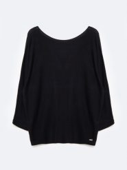 Sweter damski z wiskozy z rękawem 3/4 czarny Kikalia 906. Czarne swetry nierozpinane damskie BIG STAR, l, bez wzorów, z materiału, retro, bez kołnierzyka, bez ramiączek. W wyprzedaży za 139.99 zł.