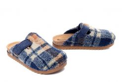 Inblu DJ-15 004 granatowy, klapki damskie. Niebieskie klapki damskie Inblu, bez wzorów, bez obcasa, bez zapięcia. Za 119.90 zł.