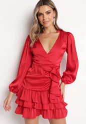 Czerwona Kopertowa Sukienka Mini z Falbankami Oledo. Czerwone sukienki damskie Born2be, m, z aplikacjami, bez kołnierzyka, bez ramiączek, mini, kopertowe. Za 139.99 zł.
