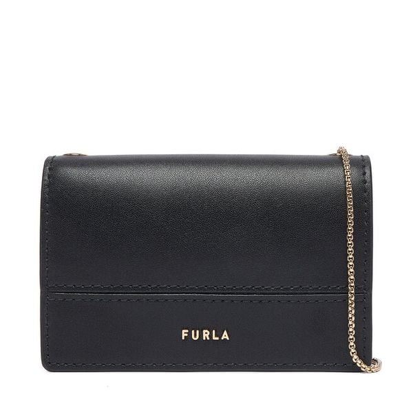 Torebka Furla. Czarne portfele damskie Furla, bez wzorów, bez dodatków. Za 584.99 zł.