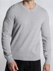 Bawełniany sweter z dekoltem V - kremowy. Białe swetry męskie Sinsay, l, bez wzorów, z bawełny, bez kołnierzyka, bez ramiączek. Za 39.99 zł.