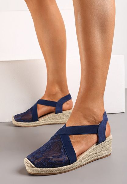 Granatowe Sandały na Plecionym Koturnie z Koronką na Cholewce Leirphio. Niebieskie sandały damskie Renee, bez wzorów, z koronki, bez obcasa, na koturnie, bez zapięcia. Za 49.99 zł.