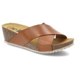 Brązowe Klapki Hee Stylowe Obuwie Damskie Na Koturnie. Brązowe klapki damskie Hee, na lato, bez wzorów, z jeansu, eleganckie, bez obcasa, na koturnie, bez zapięcia. Za 189.00 zł.