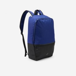 Plecak sportowy z kieszenią na buty Kipsta Essential 17L. Czarne plecaki męskie Decathlon, bez wzorów, z materiału, młodzieżowe. Za 24.99 zł.
