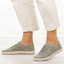 Zielone skórzane półbuty damskie Jezzi 9771. Zielone półbuty damskie Jezzi, na lato, w ażurowe wzory, z jeansu, biznesowe, z okrągłym noskiem, bez obcasa, bez zapięcia. Za 219.00 zł.