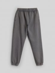 4F Spodnie dresowe joggery damskie - szare L. Szare spodnie materiałowe damskie 4F, bez wzorów, z dresówki, sportowe, z podwyższonym stanem. Za 149.99 zł.