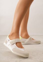 Beżowe Tenisówki w Stylu Balerinek z Napisem Emitanela. Brązowe balerinki damskie Born2be, bez wzorów, z jeansu, bez zapięcia, tenisowe. Za 89.99 zł.