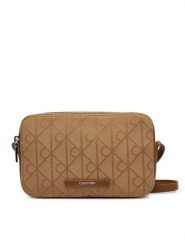 Calvin Klein Torebka Emblem Aop Jacquard Camera Bag LV04F3533G Brązowy. Brązowe listonoszki damskie Calvin Klein, bez wzorów, z materiału, bez dodatków. Za 449.99 zł.