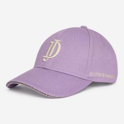 Czapka z daszkiem Aya Lavender JD ATTACK. Fioletowe czapki damskie JD ATTACK, na lato, z aplikacjami, z żakardem, eleganckie. Za 109.00 zł.