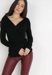Czarny Sweter Ampippe. Czarne swetry nierozpinane damskie Born2be, bez wzorów, z dzianiny, bez kołnierzyka, bez ramiączek. Za 39.99 zł.