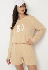 Beżowy 2-Częściowy Komplet Dresowy Bluza z Nadrukiem i Luźne Szorty z Kieszeniami Ridana. Brązowe bluzy damskie Born2be, m, bez wzorów, z dresówki, eleganckie, bez ramiączek, bez kaptura. Za 44.99 zł.