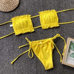 Bikini bandeau z regulowanymi ramiączkami na lato Jozien. Czerwone bikini Intica, bez wzorów. Za 139.00 zł.