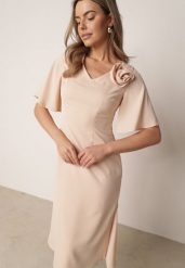 Beżowa Koktajlowa Sukienka VICES ze Zwiewnymi Rękawami i Kwiatową Aplikacją 3D Talilia. Brązowe sukienki damskie Born2be, na imprezę, l, z aplikacjami, eleganckie, bez kołnierzyka, bez ramiączek, midi, kopertowe. Za 169.99 zł.