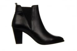 Botki Bayla-161 077 39498 Black 161548, Czarny, Skóra naturalna - 39. Czarne botki damskie Bayla, na zimę, bez wzorów, z gumy, eleganckie, za kostkę, bez obcasa, na słupku, bez zapięcia. W wyprzedaży za 249.00 zł.