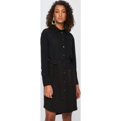 Armani Exchange - Sukienka. Czarne sukienki damskie Armani Exchange, do pracy, bez wzorów, z elastanu, biznesowe, bez kołnierzyka, bez ramiączek, maxi, proste. W wyprzedaży za 319.90 zł.