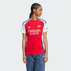 Koszulka Arsenal 24/25 Home. Białe bluzki damskie Adidas, s, bez wzorów, z materiału, sportowe, bez kołnierzyka, bez ramiączek. W wyprzedaży za 314.30 zł.