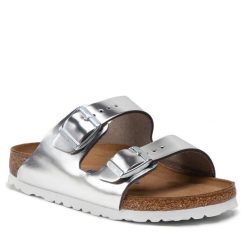 Klapki Birkenstock. Szare klapki damskie Birkenstock, bez wzorów, bez obcasa, bez zapięcia. Za 539.99 zł.