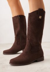 Brązowe Botki Ażurowe Ozdobione Metaliczną Aplikacją Iomosa. Brązowe botki damskie Born2be, z aplikacjami, prążkowane, biznesowe, bez obcasa, na płaskiej podeszwie, bez zapięcia. Za 139.99 zł.