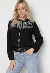Czarna Koszula z Bawełny w Stylu Boho Zdobiona Haftem Gonilwen. Czarne koszule damskie Born2be, l, z aplikacjami, z bawełny, boho, bez kołnierzyka, bez ramiączek. Za 109.99 zł.
