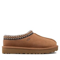 Śniegowce Ugg. Brązowe śniegowce damskie UGG, bez zapięcia. Za 559.99 zł.