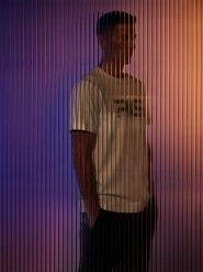 4F T-shirt regular z nadrukiem męski 4F x Robert Lewandowski - biały M. Białe koszulki sportowe męskie 4F, m, bez wzorów, z bawełny, bez ramiączek, na fitness i siłownię. Za 79.99 zł.