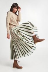 Sweter damski wełniany Verusca MAX MARA LEISURE. Swetry nierozpinane damskie Max Mara Leisure, s, bez wzorów, z wełny, bez kołnierzyka, bez ramiączek. W wyprzedaży za 896.92 zł.