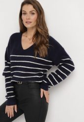 Granatowy Pasiasty Sweter z Dekoltem w Serek Zdobiony Cekinami Tegiop. Niebieskie swetry nierozpinane damskie Born2be, l, z aplikacjami, bez kołnierzyka, bez ramiączek. Za 149.99 zł.