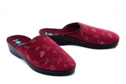 ADANEX 109 BIO 18565 BU/CZ burgund/czarny, kapcie/klapki damskie. Czerwone klapki damskie Adanex, bez wzorów, bez obcasa, bez zapięcia. Za 65.99 zł.