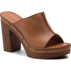 Klapki LASOCKI - F541 Camel. Brązowe klapki damskie Lasocki, bez wzorów, ze skóry, bez obcasa, na obcasie, bez zapięcia. Za 139.99 zł.