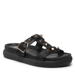 Klapki Nessi. Czarne klapki damskie Nessi, bez wzorów, bez obcasa, bez zapięcia. Za 299.99 zł.