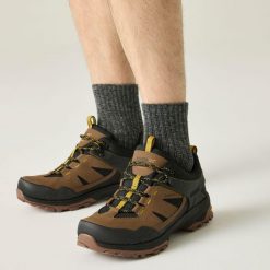 Buty męskie trekkingowe niskie z membraną Regen Vibram. Brązowe trekkingi męskie Regatta, z gumy, bez zapięcia. W wyprzedaży za 449.99 zł.