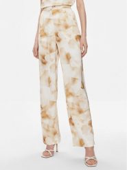Calvin Klein Spodnie materiałowe K20K206884 Beżowy Regular Fit. Brązowe spodnie materiałowe damskie Calvin Klein, bez wzorów, z materiału. Za 359.99 zł.