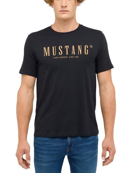 Męski T-Shirt Mustang Style Austin Jet Black 1017125 4188. Czarne t-shirty męskie Mustang, m, bez wzorów, bez kołnierzyka, bez ramiączek. Za 69.99 zł.