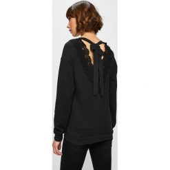 Only - Bluza. Białe bluzy damskie ONLY, l, bez wzorów, z bawełny, bez ramiączek, bez kaptura. W wyprzedaży za 59.90 zł.