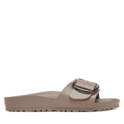 Klapki Birkenstock. Brązowe klapki damskie Birkenstock, bez wzorów, bez obcasa, bez zapięcia. Za 249.99 zł.