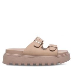 Klapki DeeZee. Brązowe klapki damskie DeeZee, bez wzorów, bez obcasa, bez zapięcia. Za 129.99 zł.