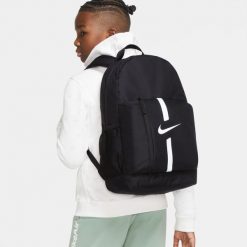 Plecak sportowo-turystyczny Nike Academy Team Backpack pojemność 22 L. Czarne plecaki męskie Nike, bez wzorów, sportowe. Za 99.99 zł.