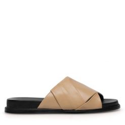Klapki Sergio Bardi. Brązowe klapki damskie Sergio Bardi, bez wzorów, bez obcasa, bez zapięcia. Za 249.99 zł.