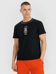 4F T-shirt regular z nadrukiem męski - czarny S. Czarne koszulki sportowe męskie 4F, m, bez wzorów, z bawełny, bez ramiączek, do koszykówki. W wyprzedaży za 49.99 zł.